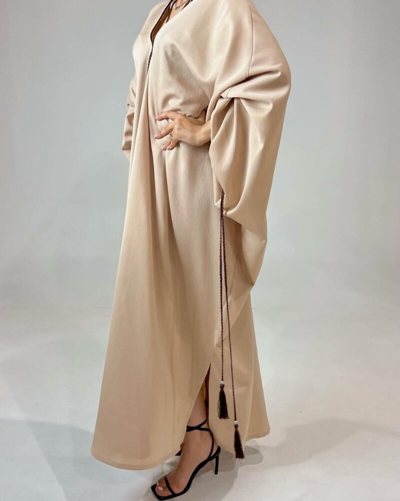 ⁦Effortlessly Stylish Dress - beige⁩ - الصورة ⁦4⁩