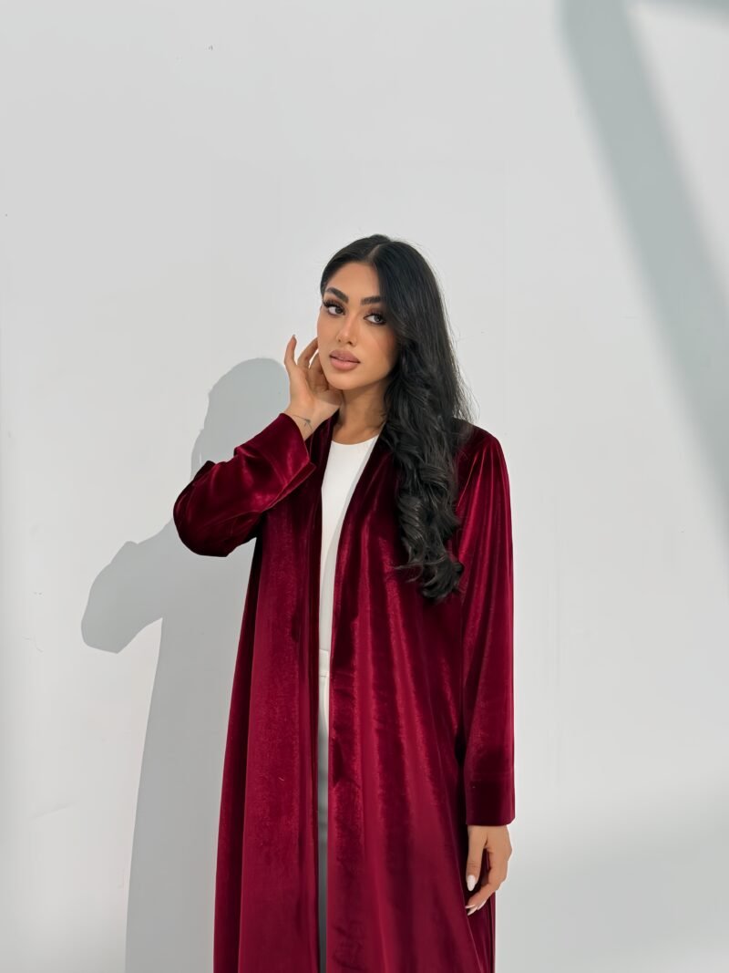 ⁦The maroon velvet⁩ - الصورة ⁦2⁩