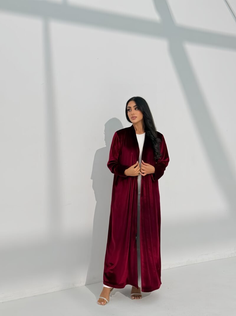 ⁦The maroon velvet⁩ - الصورة ⁦4⁩