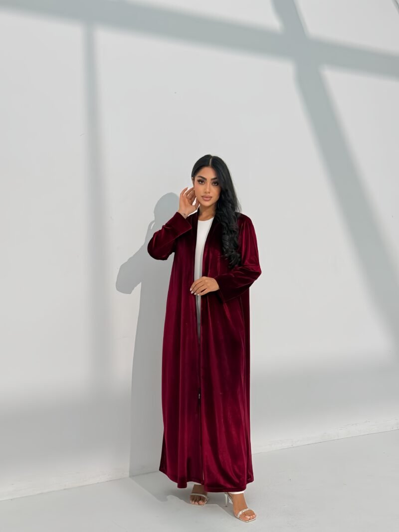 ⁦The maroon velvet⁩ - الصورة ⁦3⁩