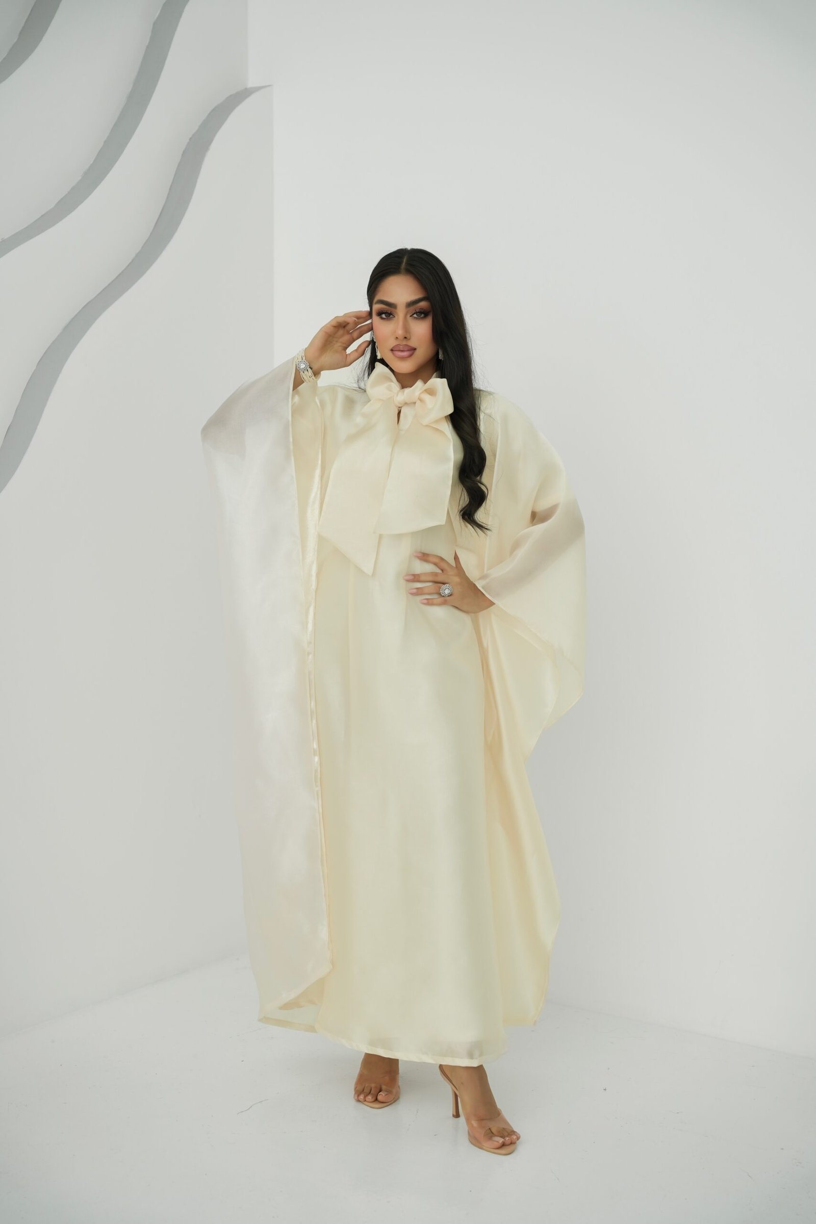 The off white in orgnaza - الصورة 4