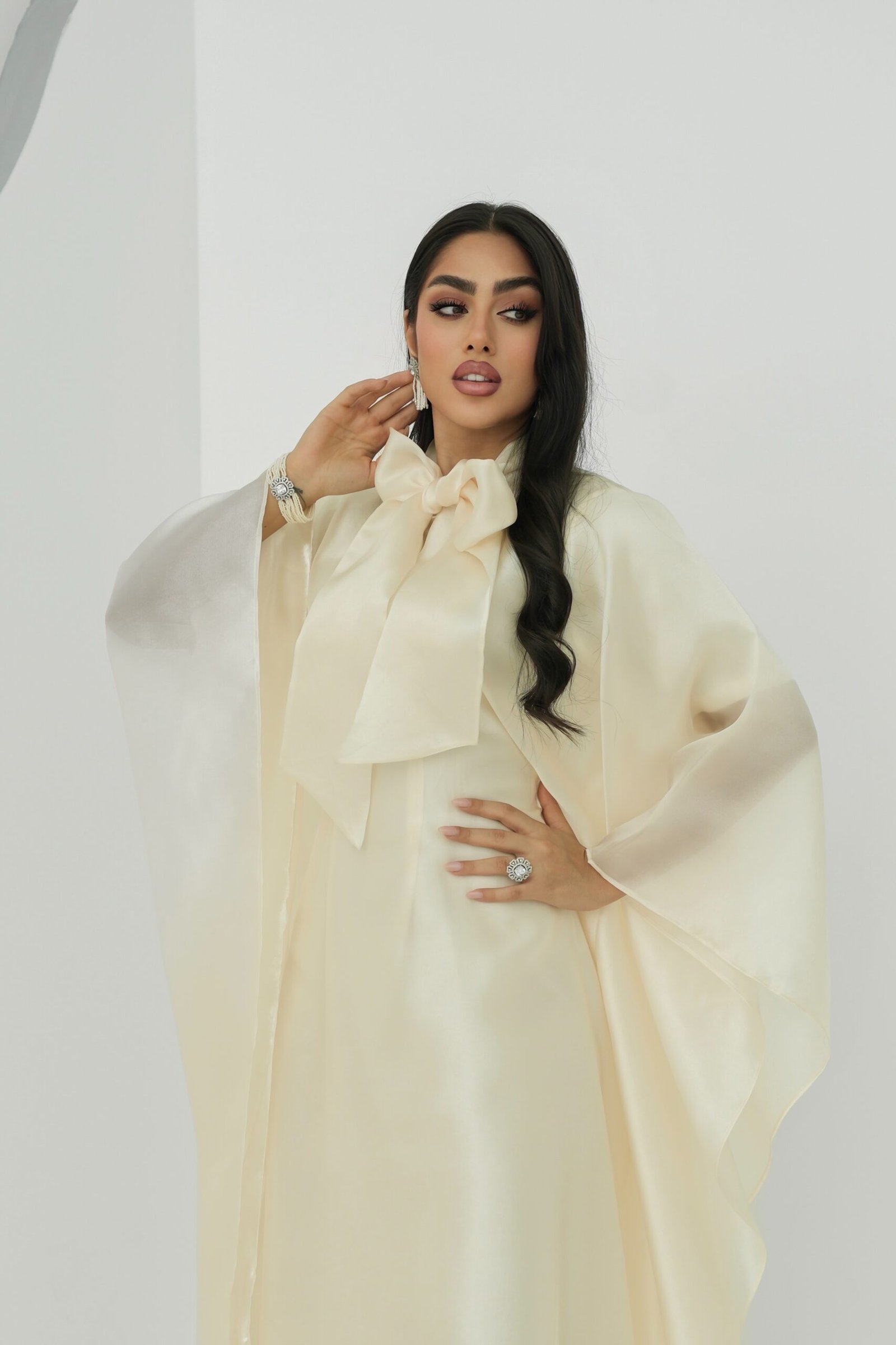 The off white in orgnaza - الصورة 5