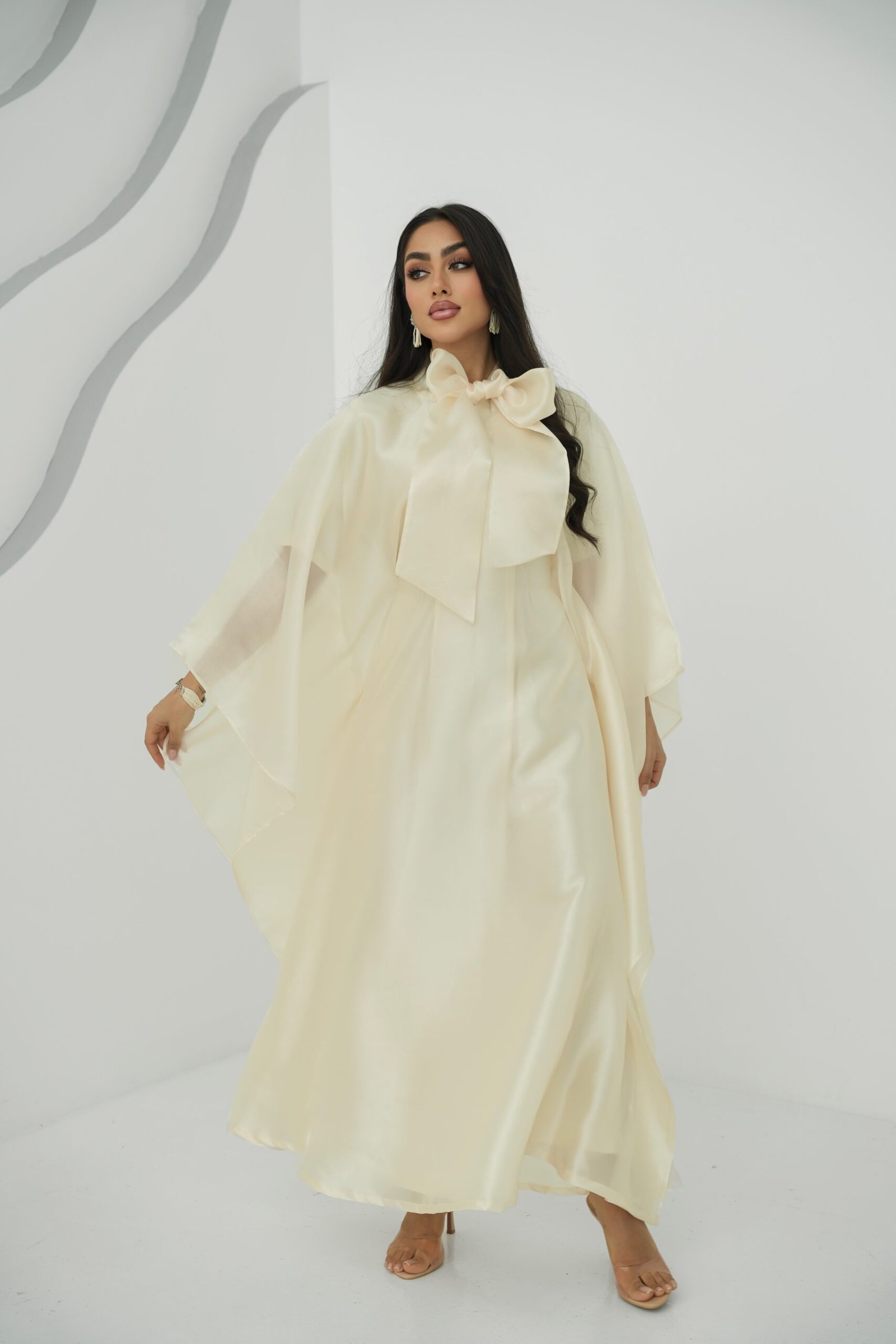 The off white in orgnaza - الصورة 3