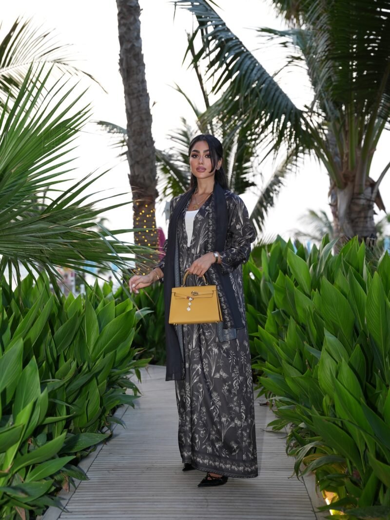 ⁦The silken bloom - black⁩ - الصورة ⁦3⁩