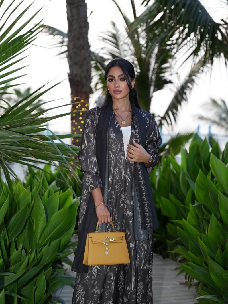 ⁦The silken bloom - black⁩ - الصورة ⁦5⁩
