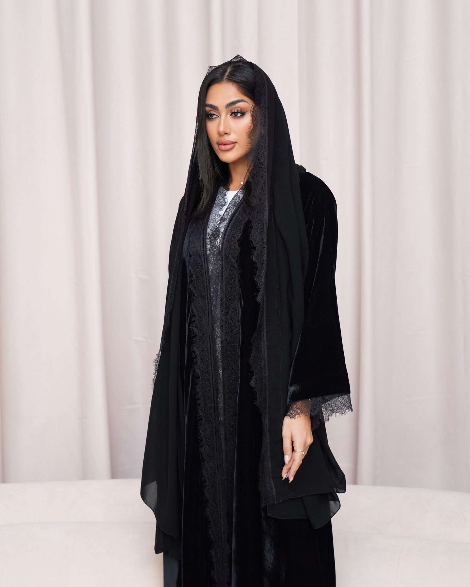 The Velvet lace - الصورة 2