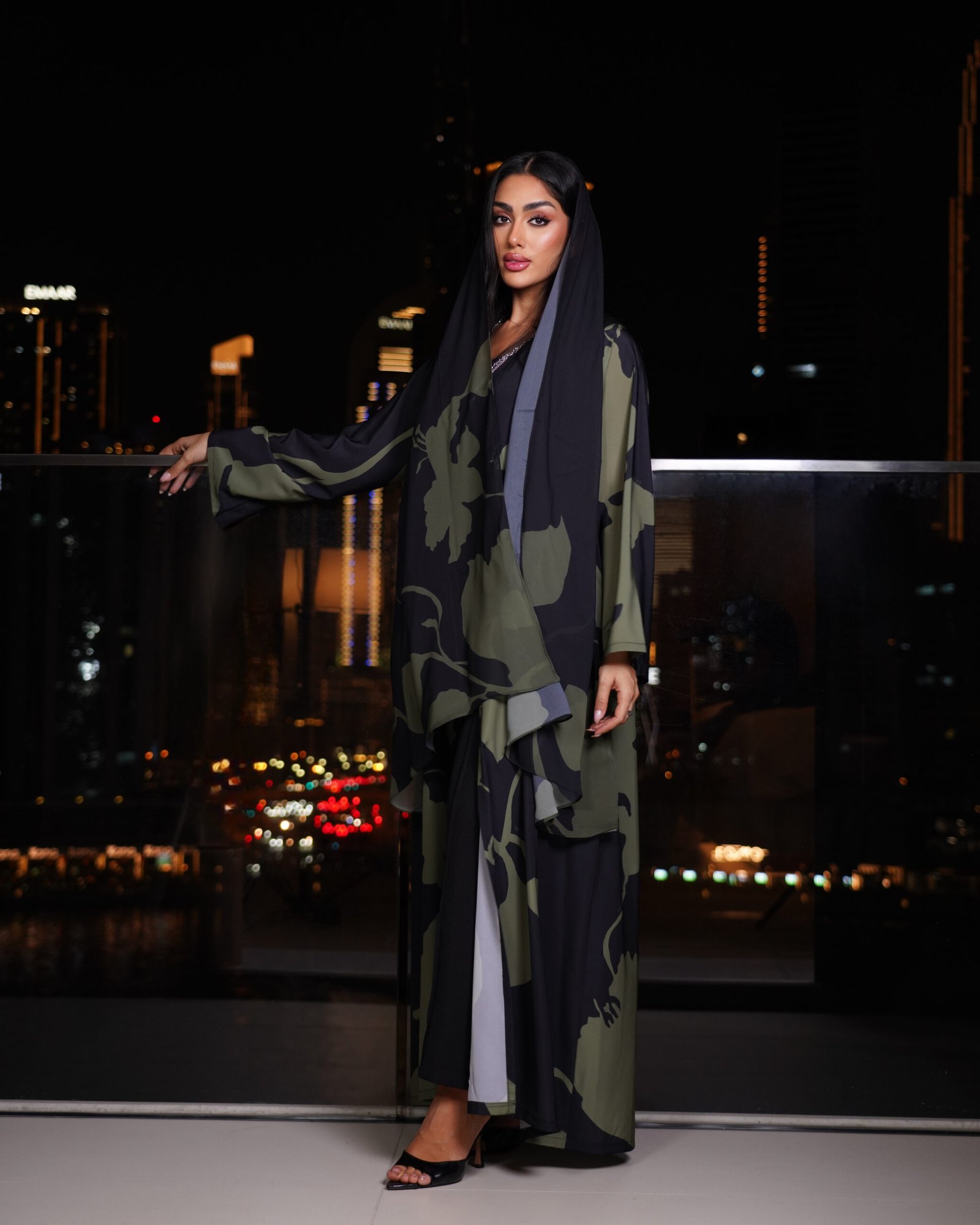 The Green Flowers - الصورة 3